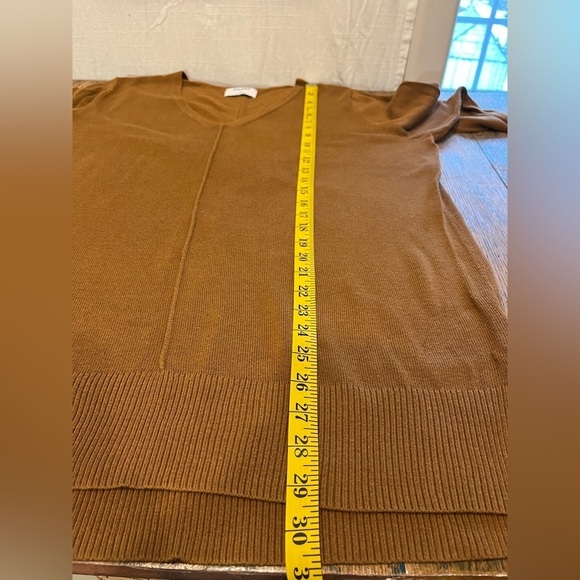 Old Navy Brown V-Neck Lightweight Sweater – Size XL - Picture 5 of 8